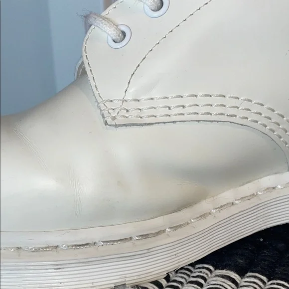 Dr. Martens Men’s Off-White Lace-Up Boots, mens 11 - Picture 16 of 16